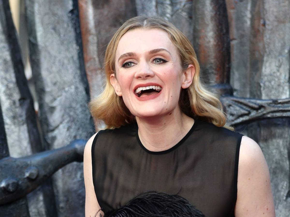 Schauspielerin Gayle Rankin spricht in einem Interview darüber, was sie an Alys Rivers, ihrer Rolle der beliebten Serie „House of the Dragon“, bewundert. (Bild: 2026 Getty Images/Shane Anthony Sinclair)