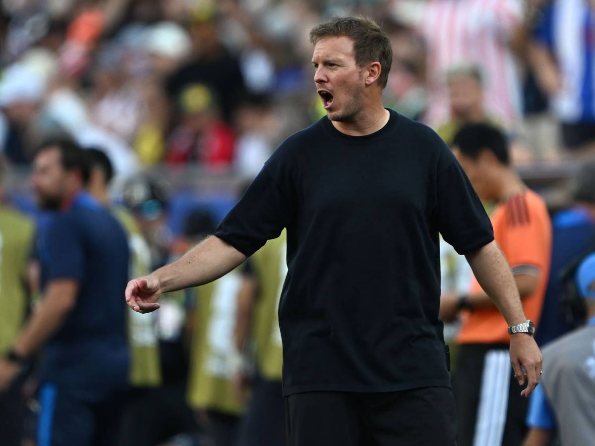 Julian Nagelsmann brüllt an der Seitenlinie.