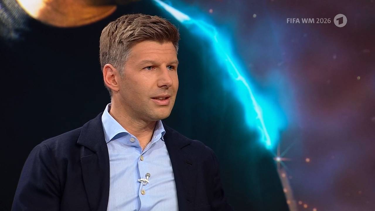 Thomas Hitzlsperger als Experte im Studio.