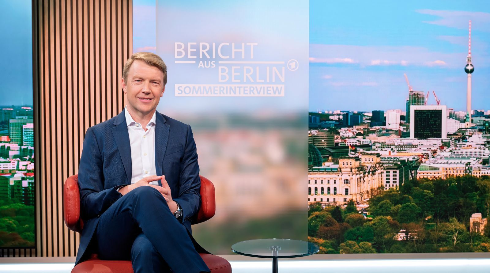 Markus Preiß, der Leiter des ARD-Hauptstadtstudios, emmpfängt zu den Sommerinterviews unter anderem Bundeskanzler Friedrich Merz. Zum Start ist am Sonntag, 5. Juli, 18.00 Uhr, Bundesfinanzminister Lars Klingbeil (SPD) zu Gast.  (Bild: WDR/ARD-Hauptstadtstudio/Thomas Ernst)
