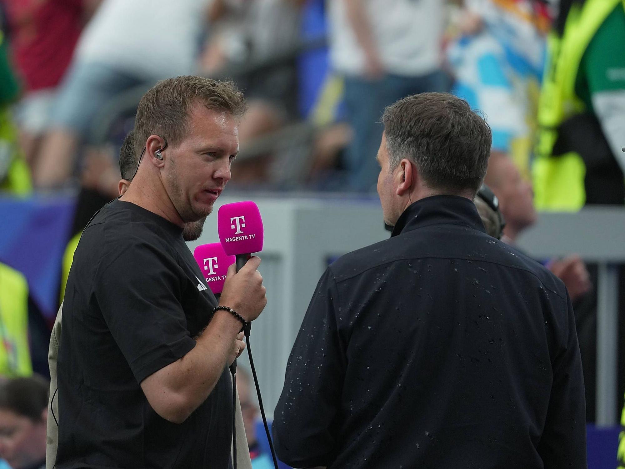 Trainer Julian Nagelsmann im Gespräch mit Moderator Thomas Wagner.
