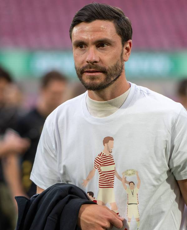 Nach einem Spiel des 1. FC Köln auf dem Rasen: Jonas Hector.