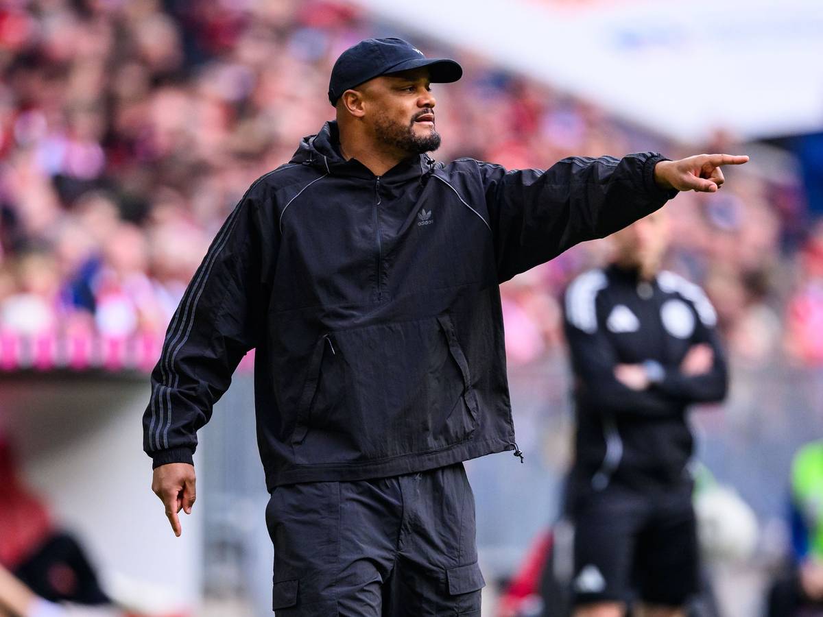 Vincent Kompany gibt Anweisungen an der Seitenlinie.