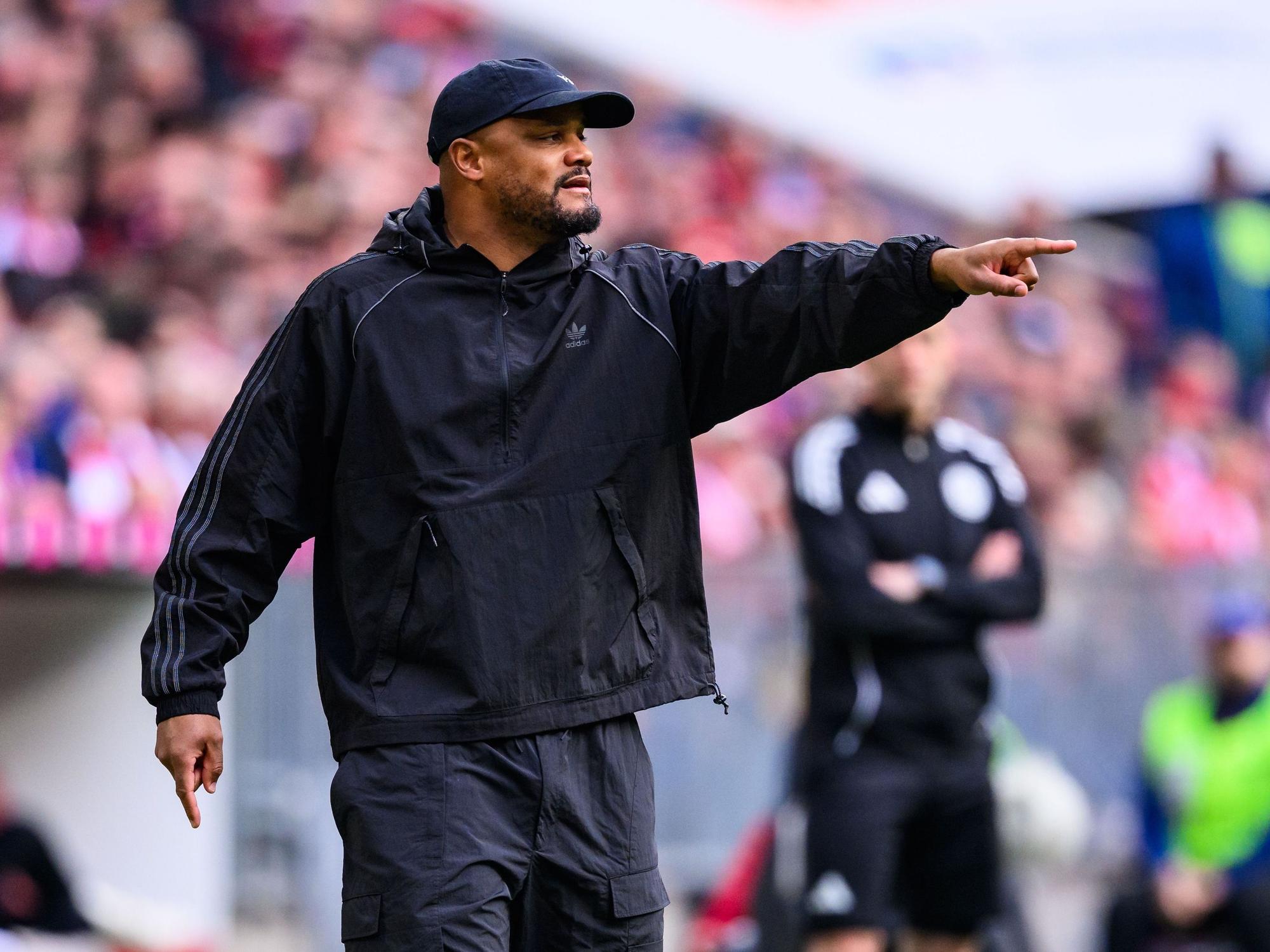 Vincent Kompany gibt Anweisungen an der Seitenlinie.