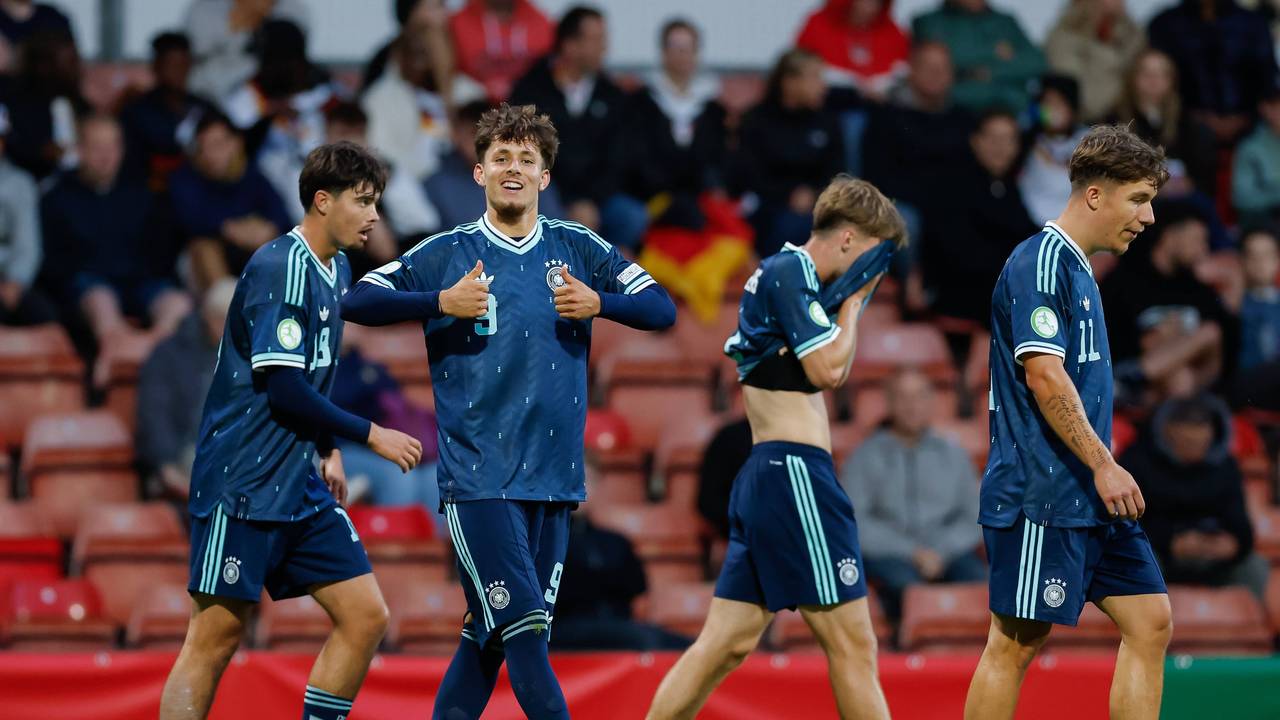 Otto Stange feiert seinen Treffer gegen Wales.