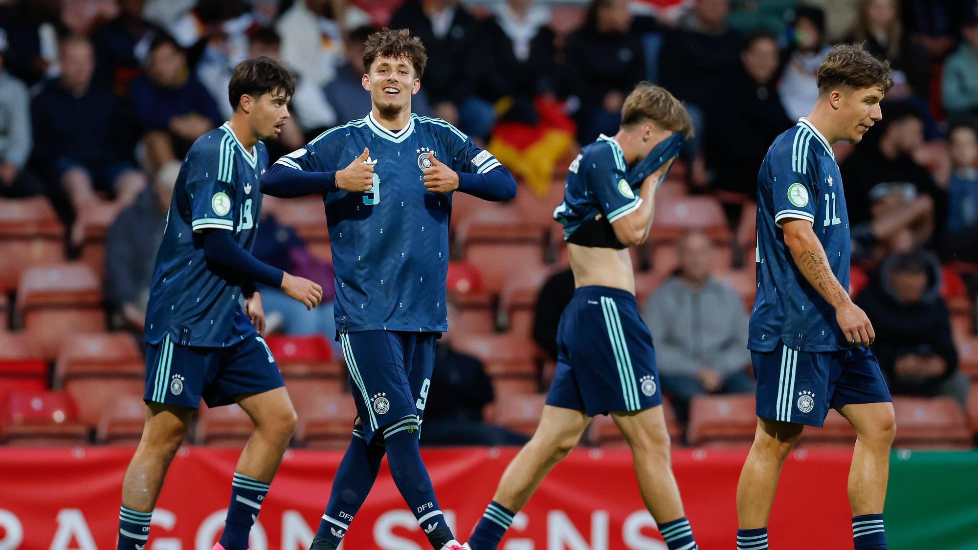 Otto Stange feiert seinen Treffer gegen Wales.