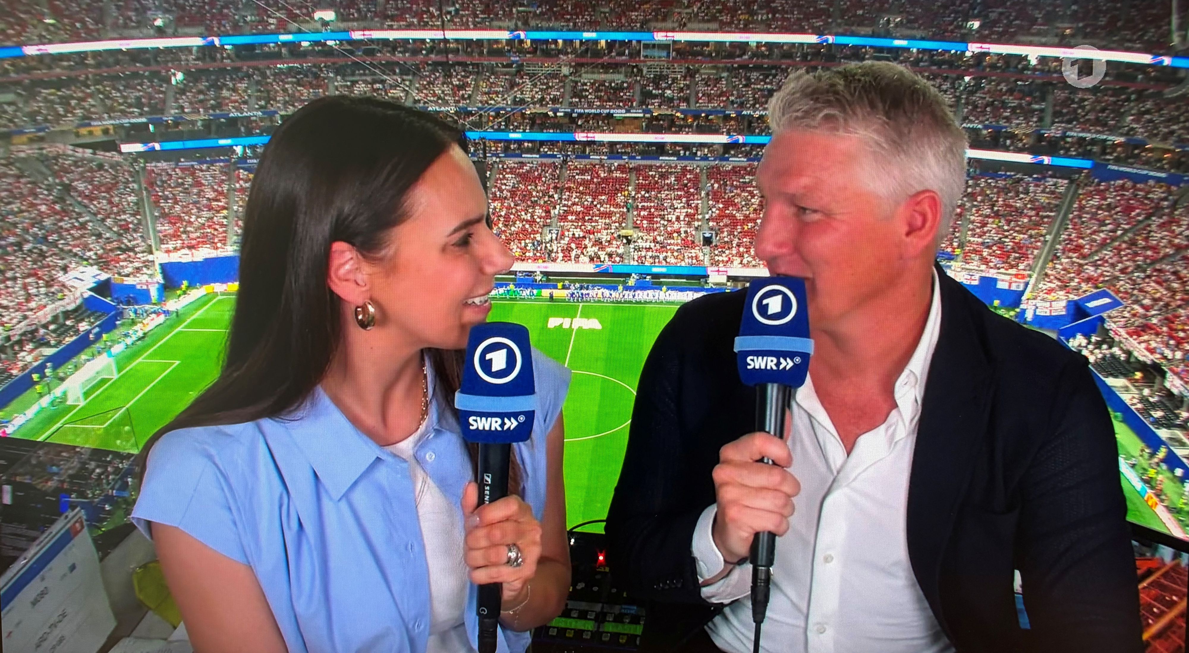 Esther Sedlaczek und Bastian Schweinsteiger am Mittwoch bei der WM-Übertragung in der ARD.