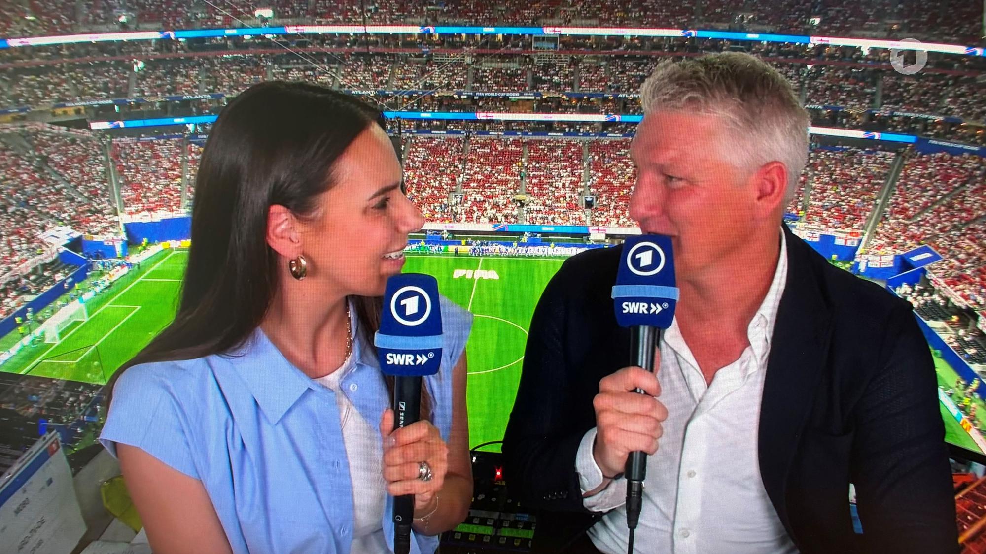 Esther Sedlaczek und Bastian Schweinsteiger am Mittwoch bei der WM-Übertragung in der ARD.