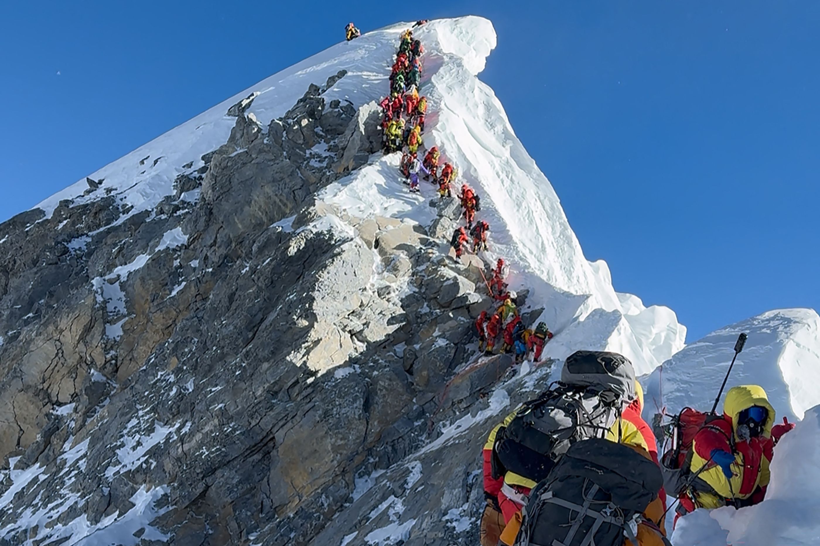 Bergsteiger am 20. Mai 2026 auf dem Weg zum Gipfel des Mount Everest