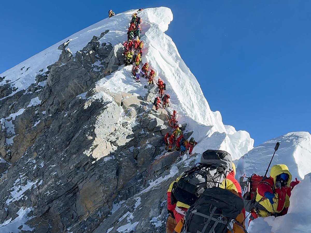 Bergsteiger am 20. Mai 2026 auf dem Weg zum Gipfel des Mount Everest