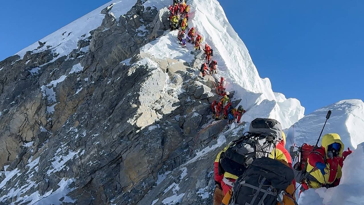 Bergsteiger am 20. Mai 2026 auf dem Weg zum Gipfel des Mount Everest