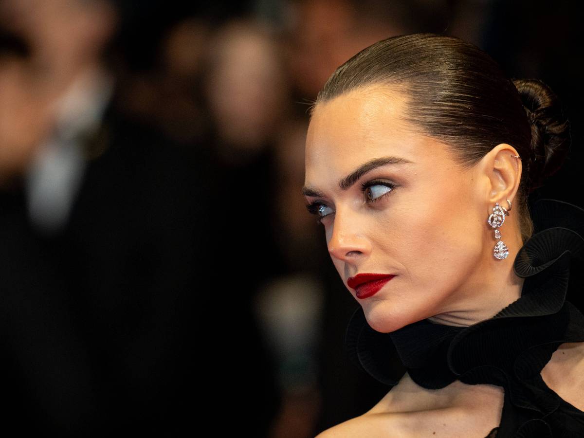 Cara Delevingne redet offen über ihre Romanze mit Amber Heard.