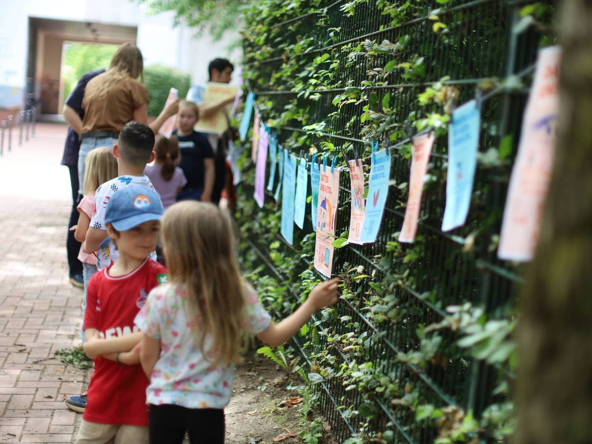 Eltern protestieren gegen Schließung ihrer Südstadt-Kita.