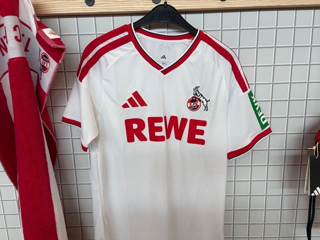 Das neue Adidas-Trikot des 1. FC Köln als weiße Heimversion.
