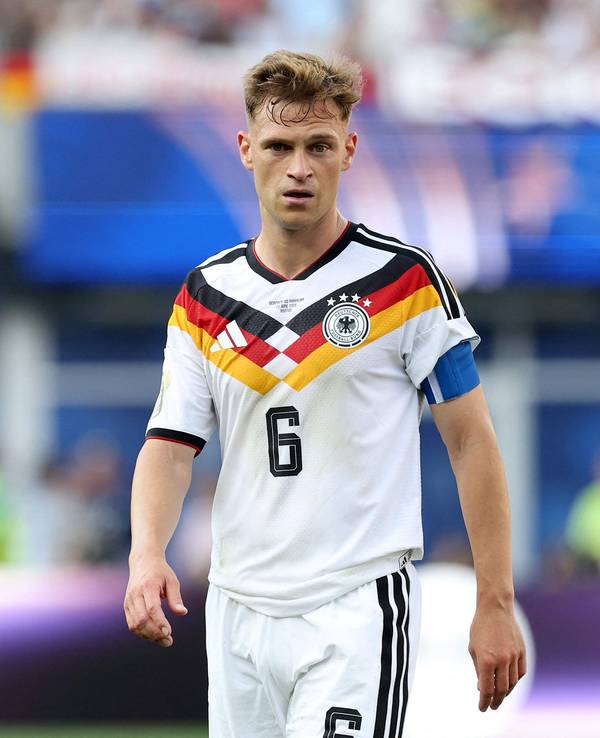 Joshua Kimmich im Trikot der deutschen Nationalmannschaft auf dem Platz.