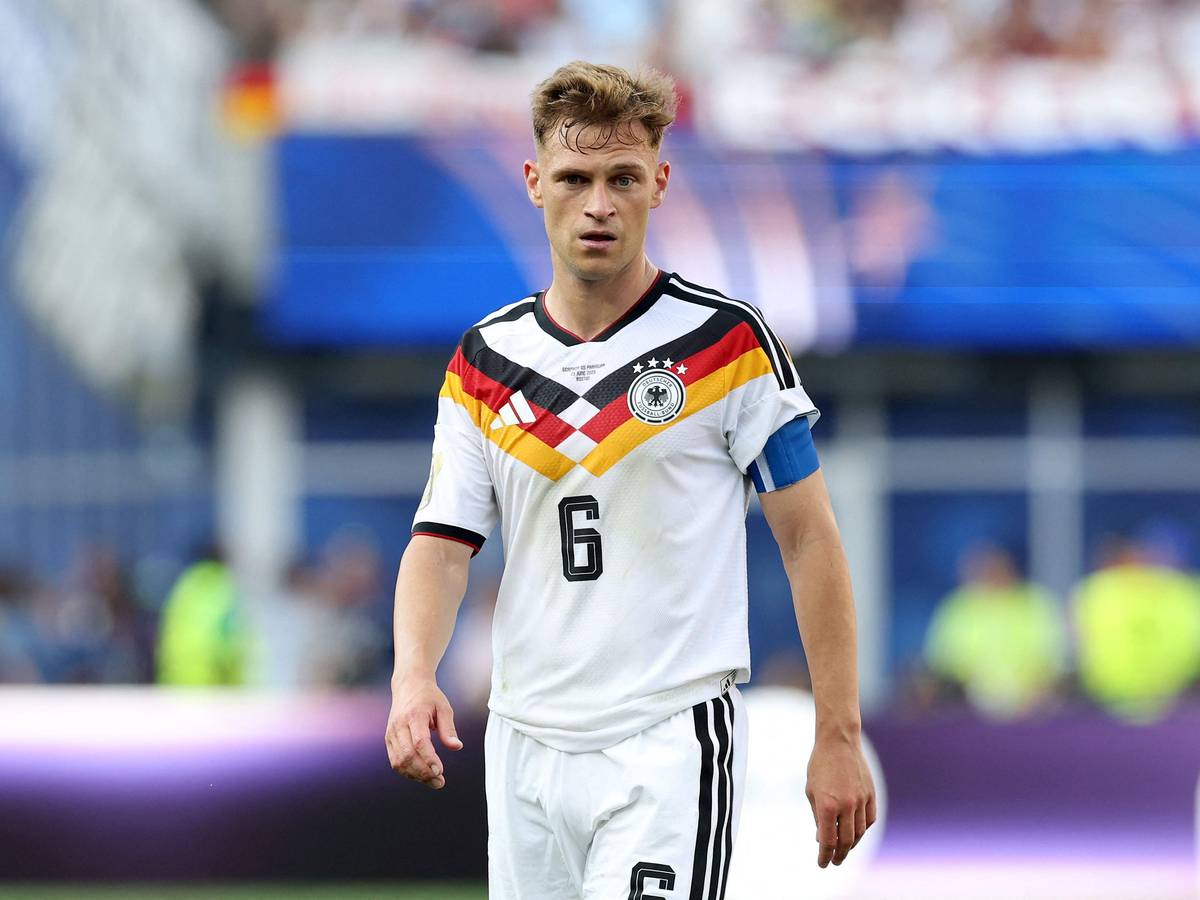 Joshua Kimmich im Trikot der deutschen Nationalmannschaft auf dem Platz.