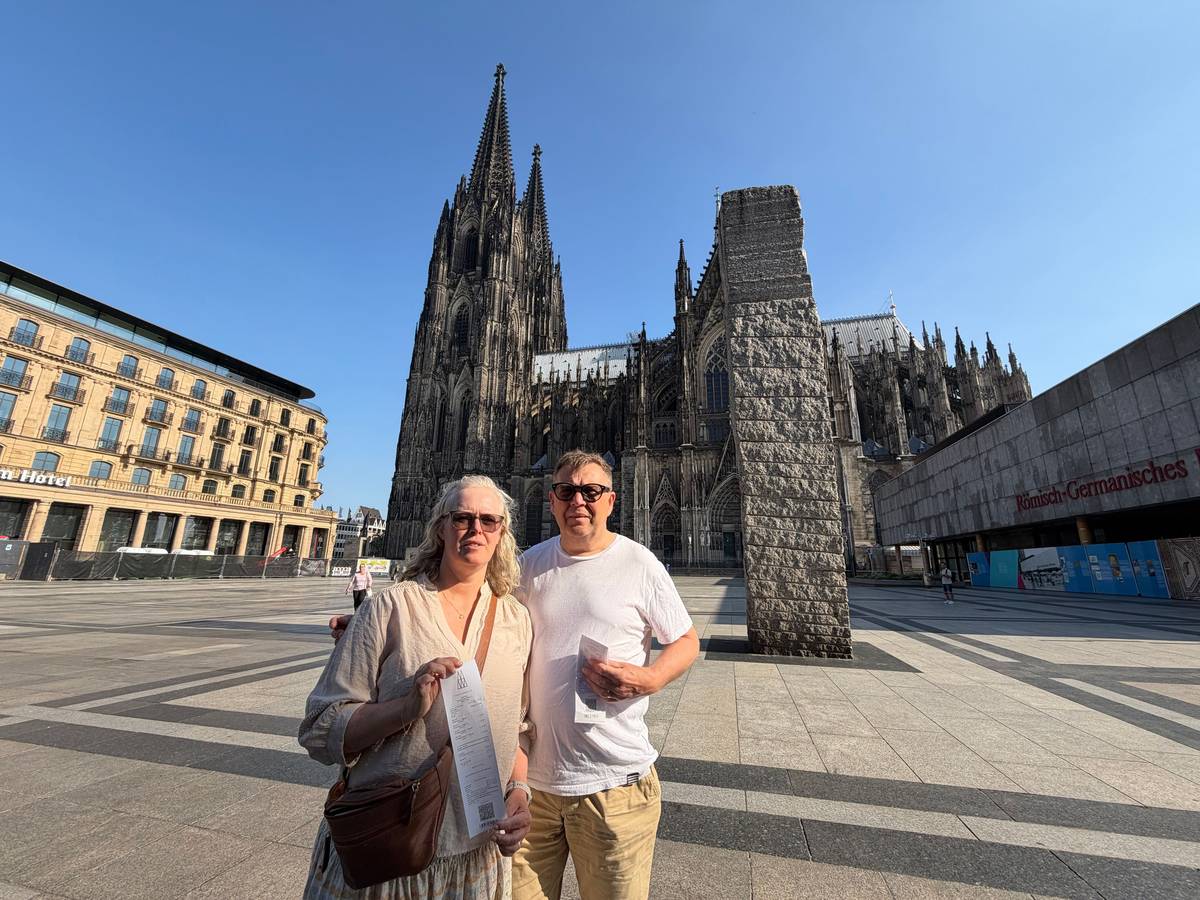 Henrik Kryger und Henriette Kryger sind die ersten, die am 1. Juli ein Ticket für den Dom gekauft haben.