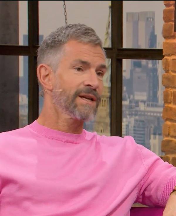 Micky Beisenherz sitzt im WM-Format „Breakfast Club“ bei „MagentaTV“.
