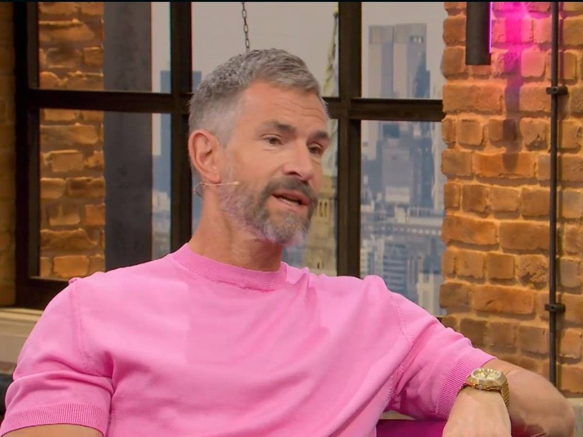 Micky Beisenherz sitzt im WM-Format „Breakfast Club“ bei „MagentaTV“.