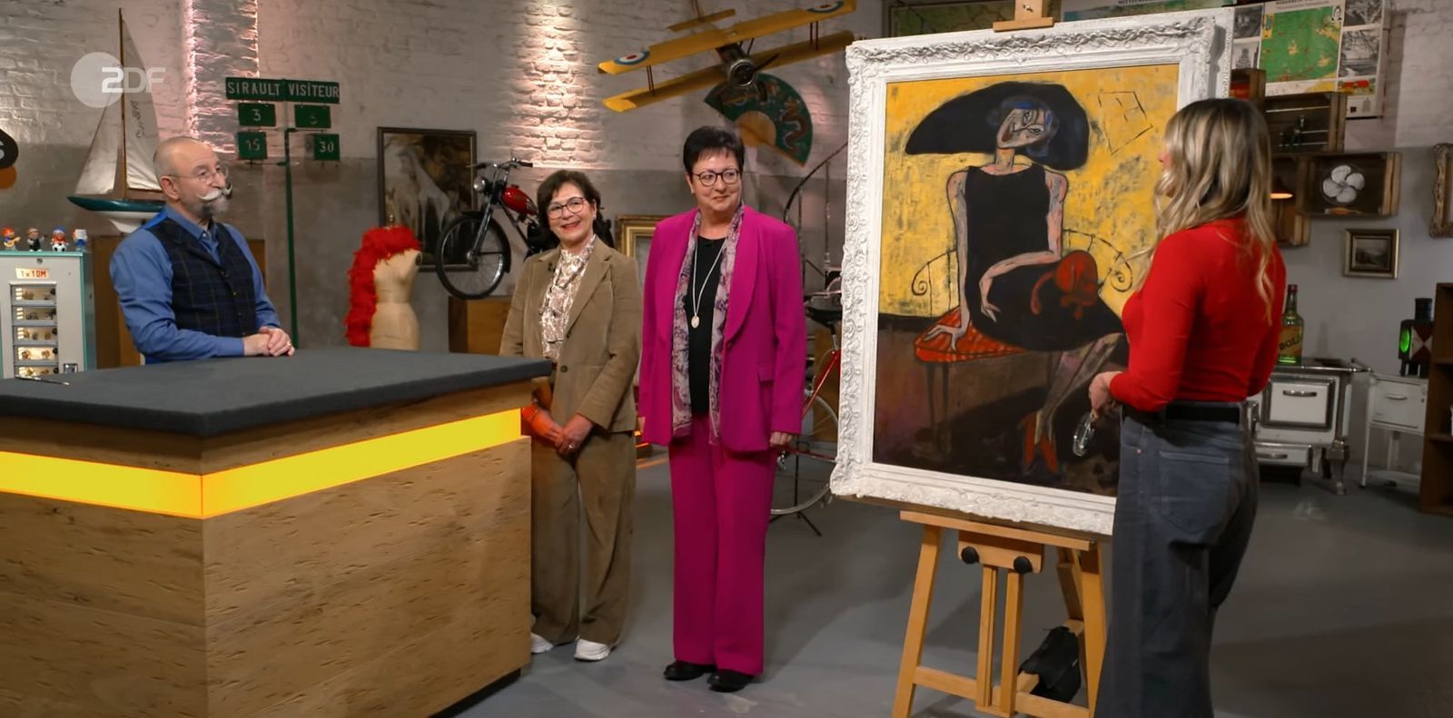 „Das ist sehr ausdrucksstark“, lobte Dr. Bianca Berding das Werk von Christian Peschke. Das Gemälde vereinte unter anderem Kubismus und Surrealismus und wurde auf 1.500 bis 1.800 Euro geschätzt. (Bild: ZDF)