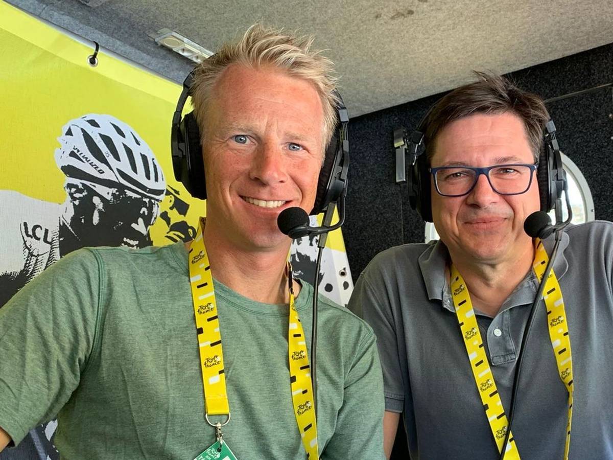 Eingespieltes Duo seit Jahren: Tour-Kommentator Florian Naß begrüßt auch 2026 als Experten den ehemaligen Radprofi Fabian Wegmann (links) zur täglichen Berichterstattung vom größten Radrennen der Welt. (Bild: Florian Naß)