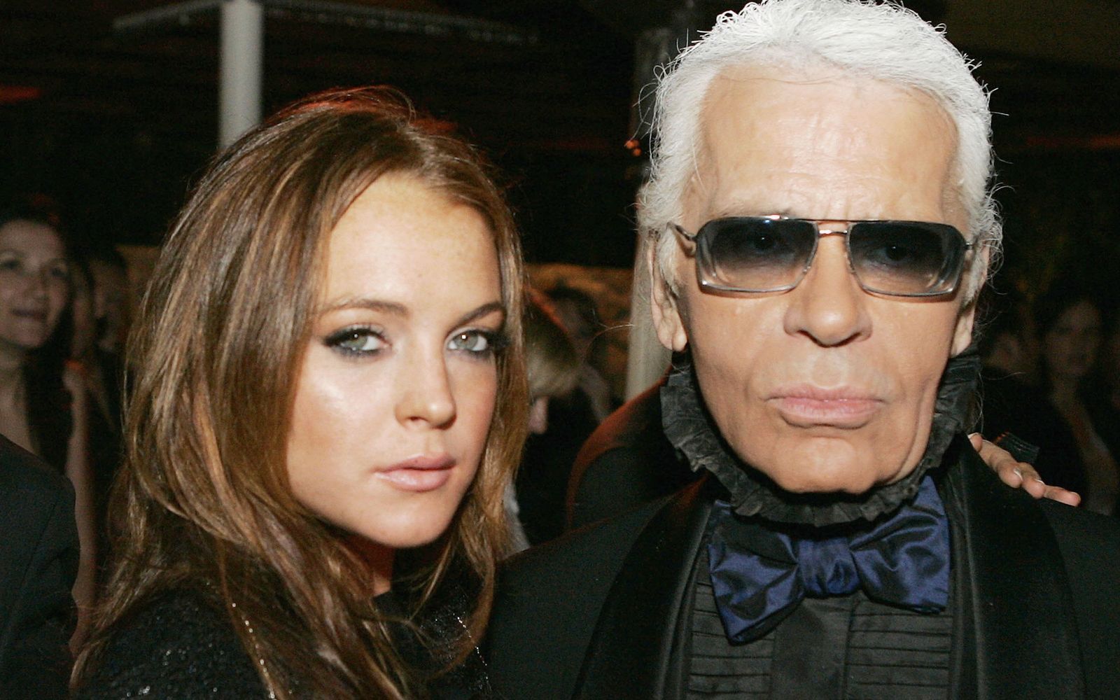 In den 2000er-Jahren gehörte Lindsay Lohan zur A-Prominenz und verkehrte in ebenso prominenten Kreisen. Auf einem Event zeigte sie sich 2006 etwa an der Seite von Modedesigner Karl Lagerfeld. (Bild: 2006 Getty Images/Kevin Winter)