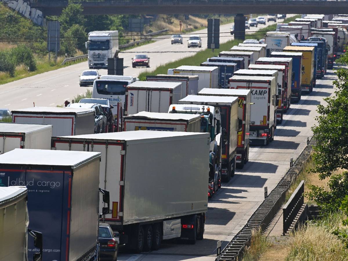 Der ADAC sagt für das Wochenende eine hohe Staugefahr voraus. (Archivbild)