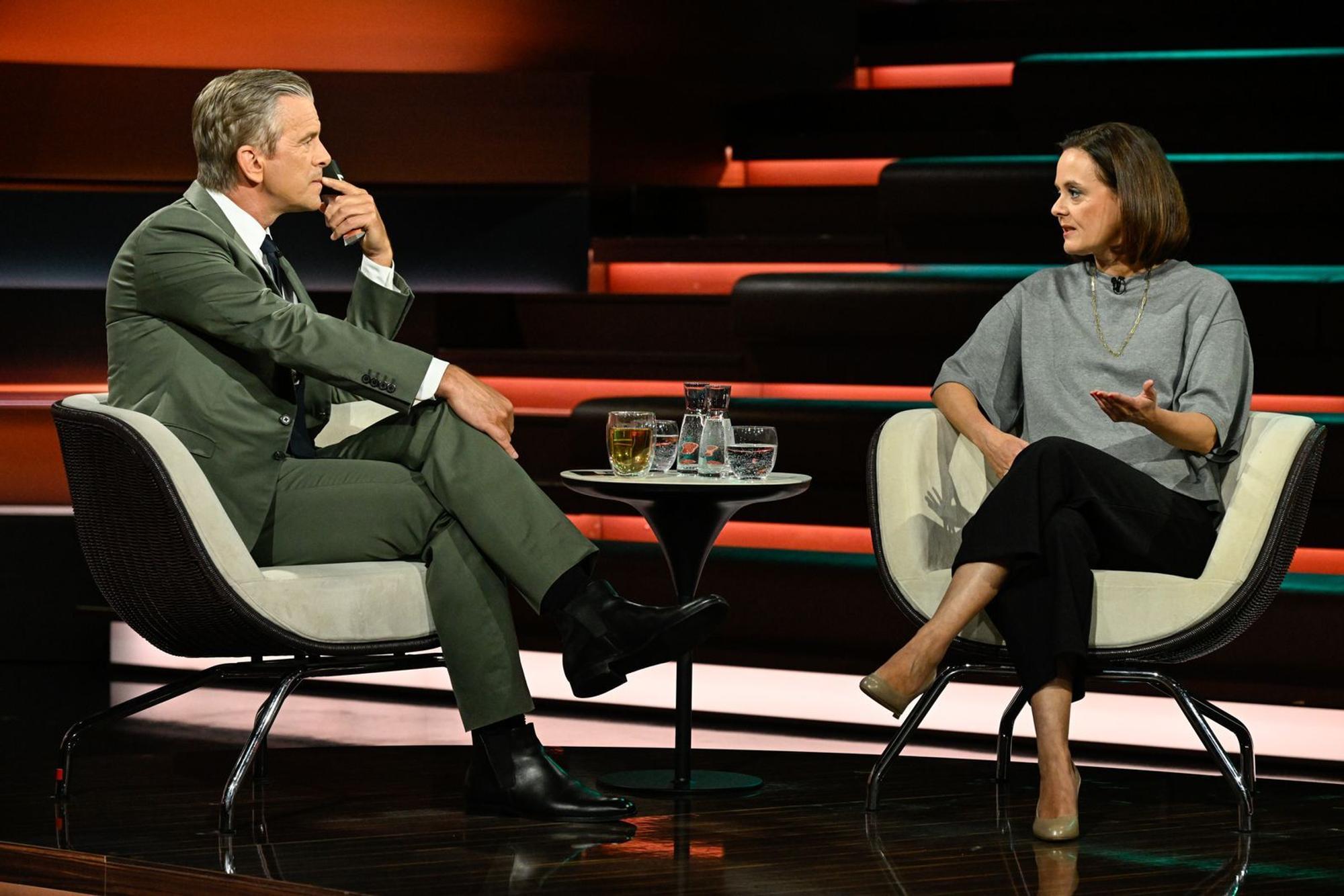 ZDF-Moderator Markus Lanz wollte von Julia Löhr wissen, wie die großen Reformpläne der Regierung aussehen. (Bild: ZDF / Markus Hertrich)
