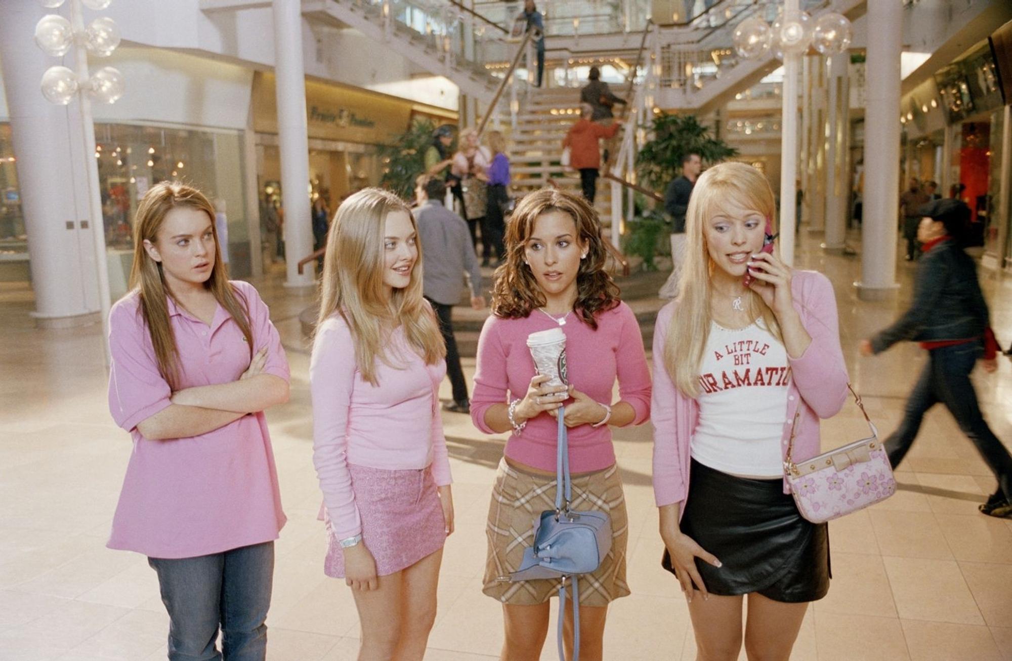 Als Cady in „Girls Club - Vorsicht bissig!“ hatte Lindsay Lohan (links) endgültig den Teenie-Star-Himmel erreicht. (Bild: Sat.1 / Paramount Pictures)