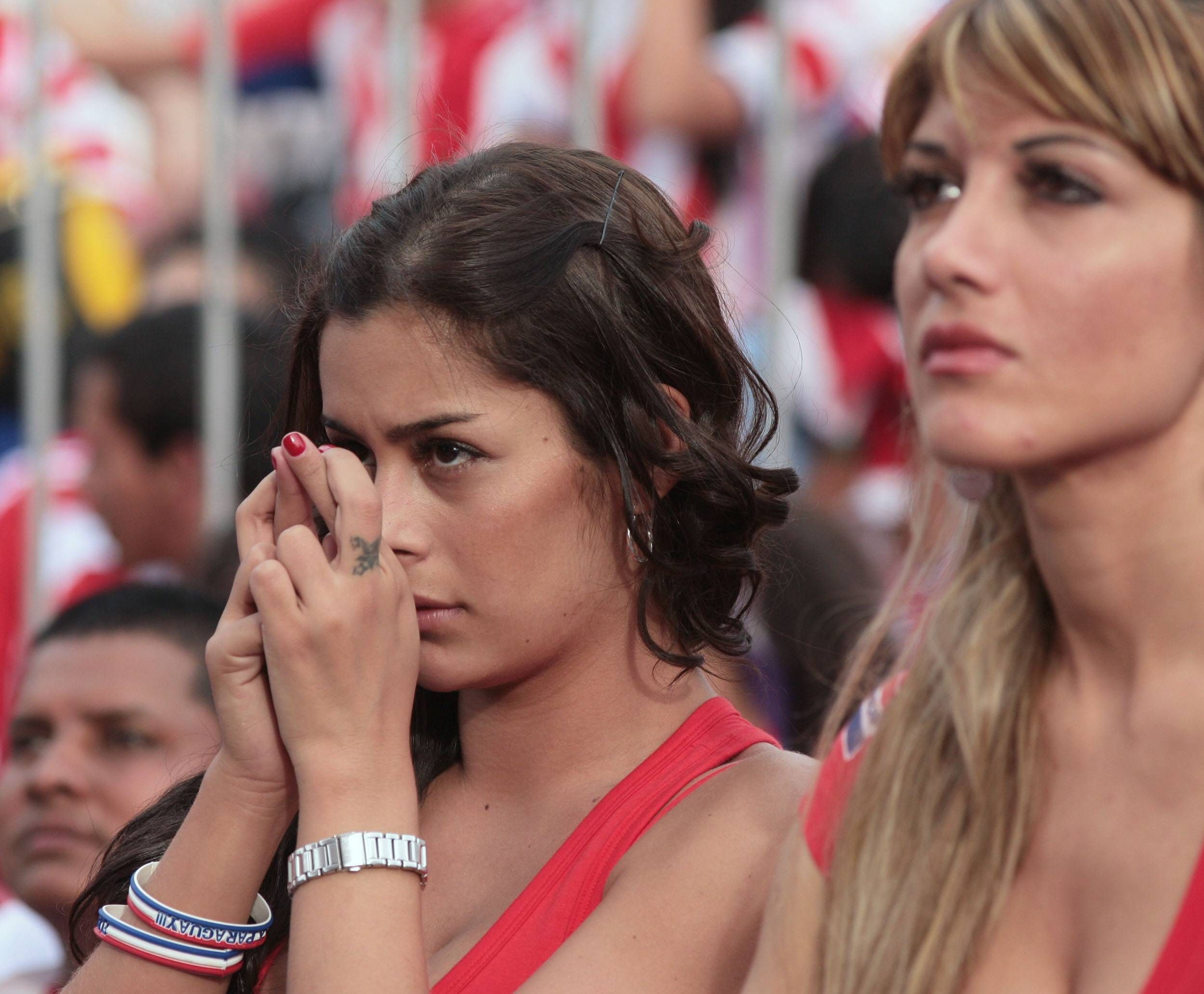 Larissa Riquelme zittert bei der WM 2010 mit Paraguay mit.