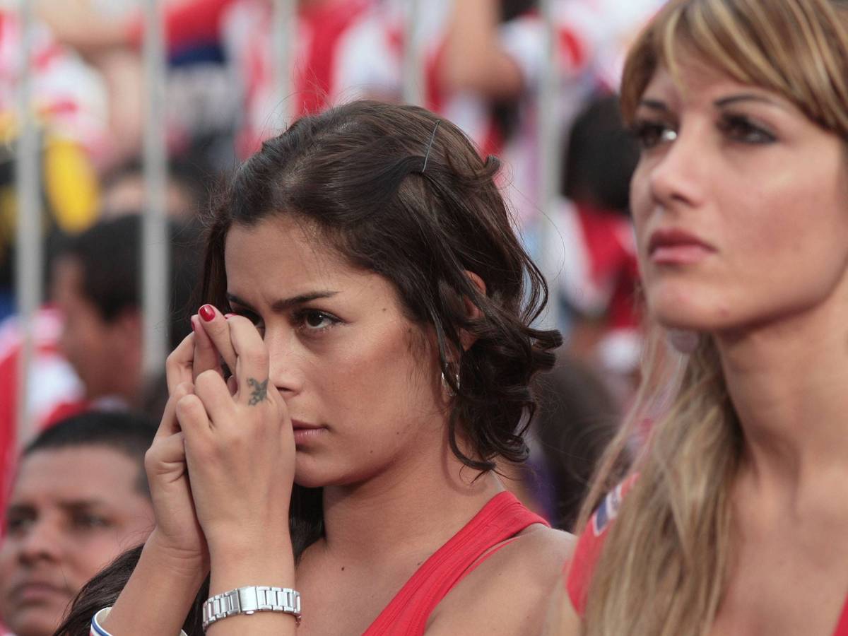 Larissa Riquelme zittert bei der WM 2010 mit Paraguay mit.