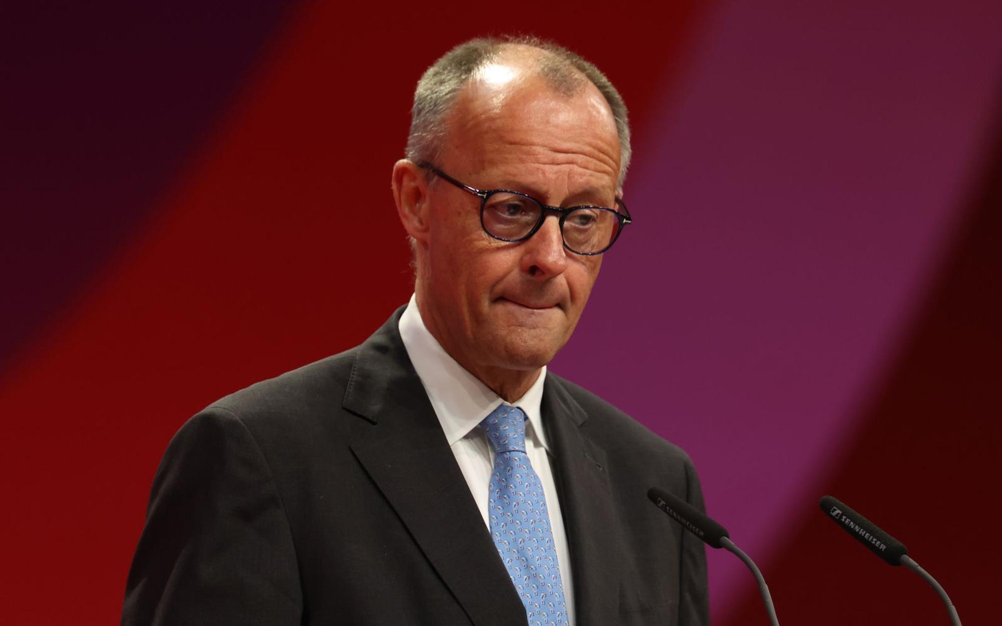 Friedrich Merz wird am Donnerstagabend spontan im ARD-“Brennpunkt“ zu sehen sein. (Bild: 2026 Getty Images/Sean Gallup)