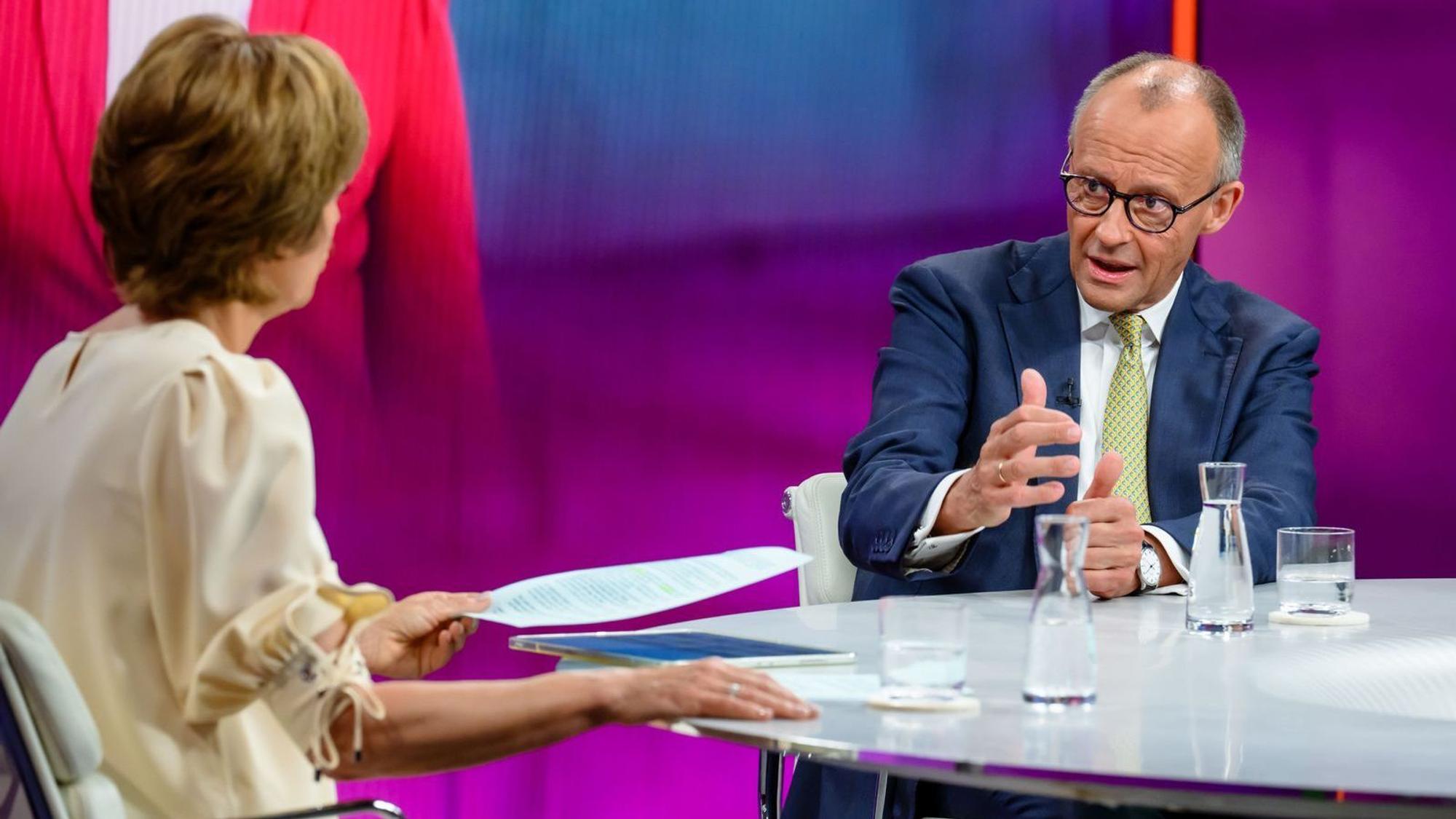 Beim Thema Mütterrente hakte Maybrit Illner bei Friedrich Merz nach. (Bild: ZDF / Svea Pietschmann )
