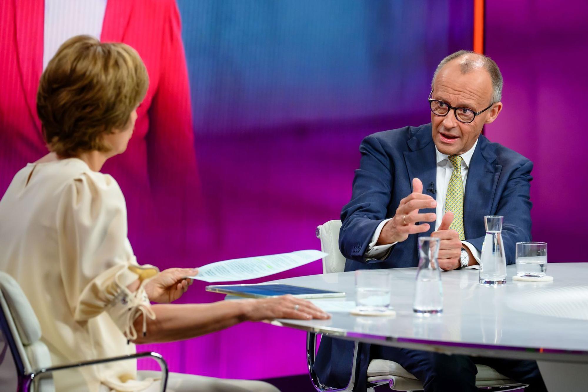 Beim Thema Mütterrente hakte Maybrit Illner bei Friedrich Merz nach. (Bild: ZDF / Svea Pietschmann )