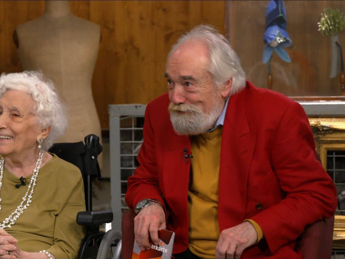 Über das Alter einer Dame spricht man bekanntlich nicht. Sohn Manfred nahm dem Gastgeber deshalb die Frage ab: „Meine Mutter wird dieses Jahr 100.“ (Bild: ZDF)