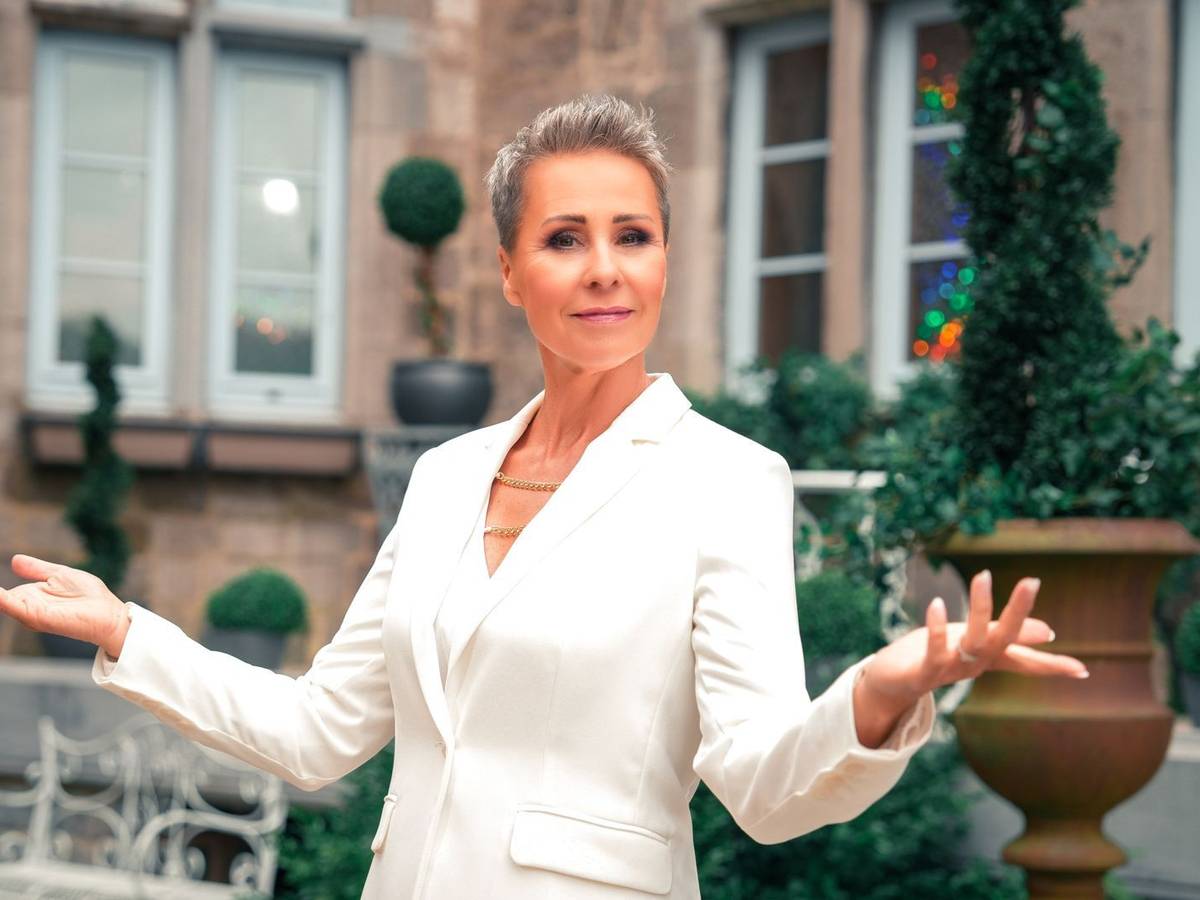 Sonja Zietlow präsentiert einmal mehr „Die Verräter“. (Bild: RTL / Stefan Gregorowius)