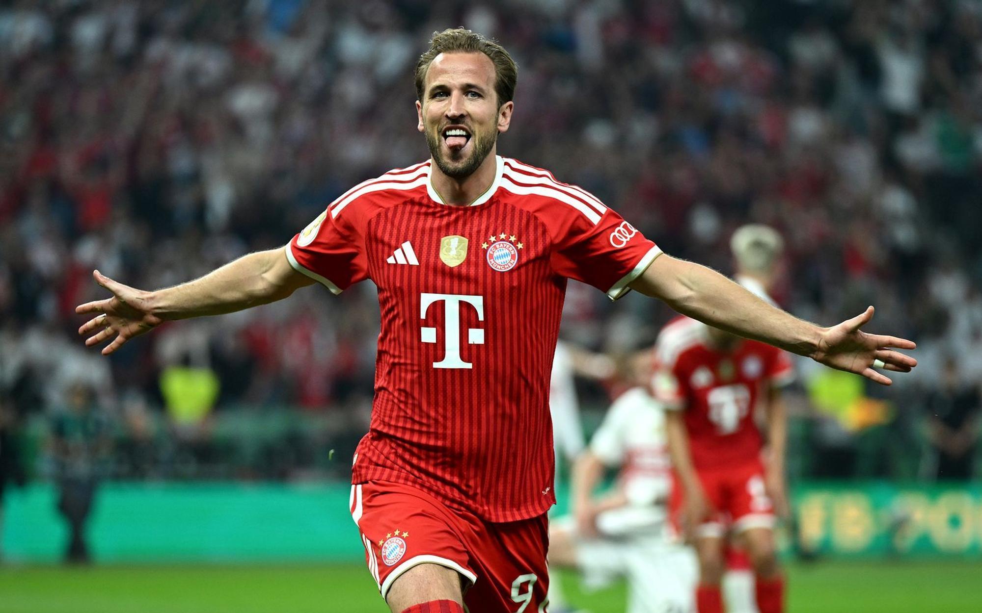 Im DFB-Pokalfinale gegen den VfB Stuttgart schoss Harry Kane den FC Bayern mit drei Toren zum Sieg. Ob der Engländer im Auftaktspiel der neuen Bundesliga-Saison gegen die Schwaben erneut erfolgreich ist? (Bild: Getty Images / Christian Kaspar-Bartke)