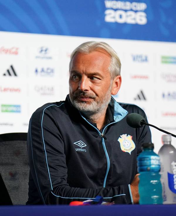 Sébastien Desabre bei einer Pressekonferenz.