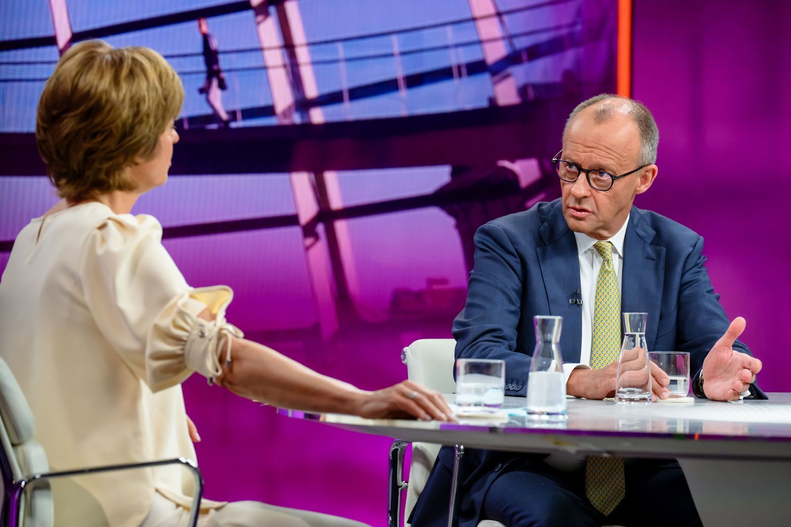 Bundeskanzler Friedrich Merz erklärte bei „Maybrit Illner Spezial“ das Reformpaket der Regierung. (Bild: ZDF / Svea Pietschmann )
