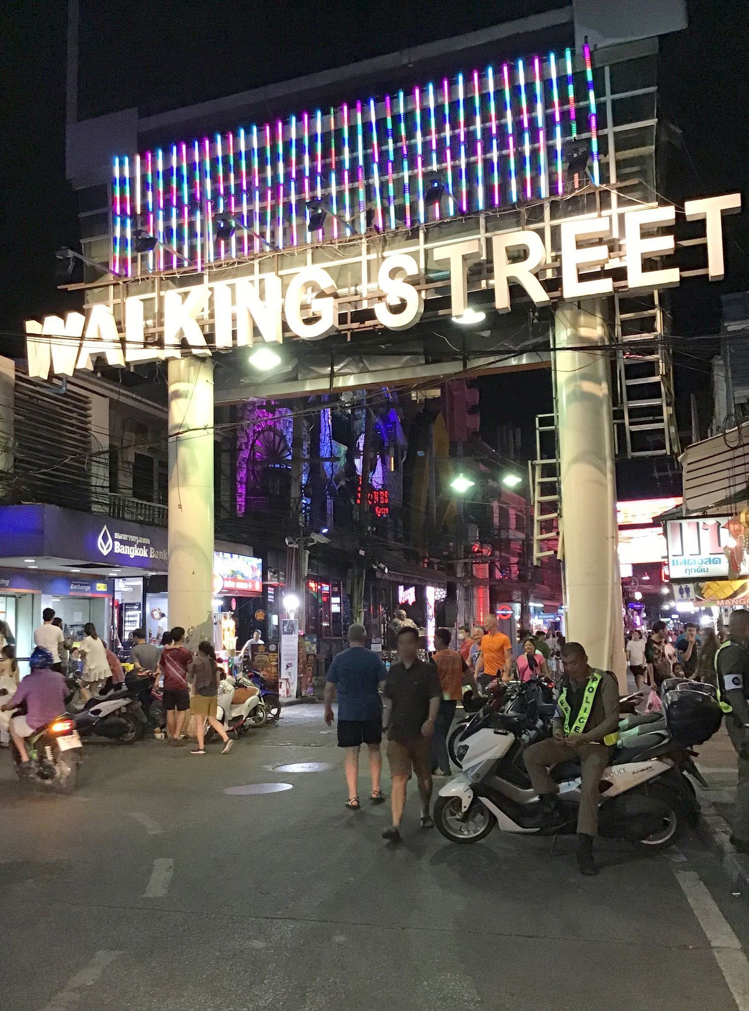 Die Walking Street ist weltweit als Rotlichtviertel bekannt.