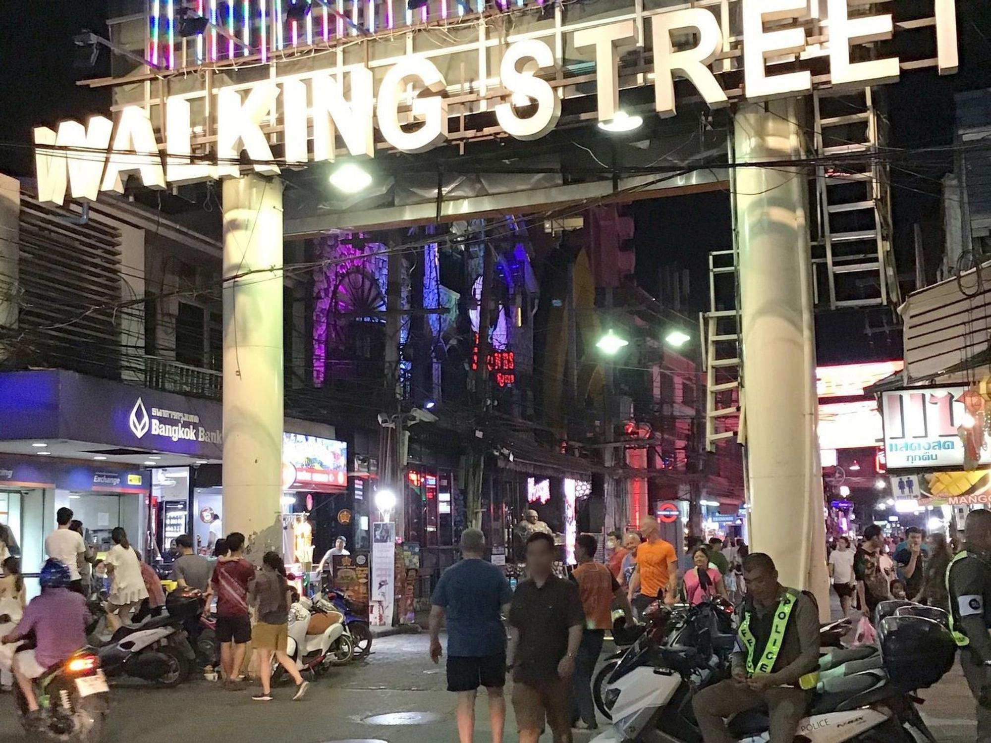Die Walking Street ist weltweit als Rotlichtviertel bekannt.