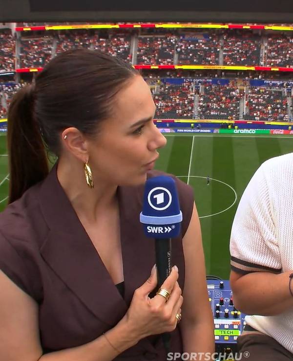 ARD-Gespräch von Esther Sedlaczek und Bastian Schweinsteiger.