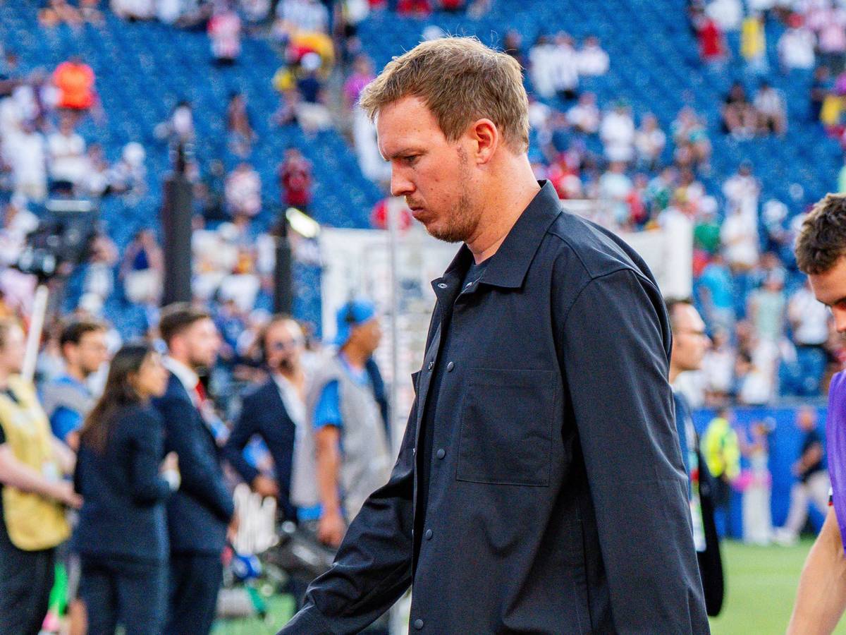 Julian Nagelsmann geht enttäuscht aus dem Stadion.