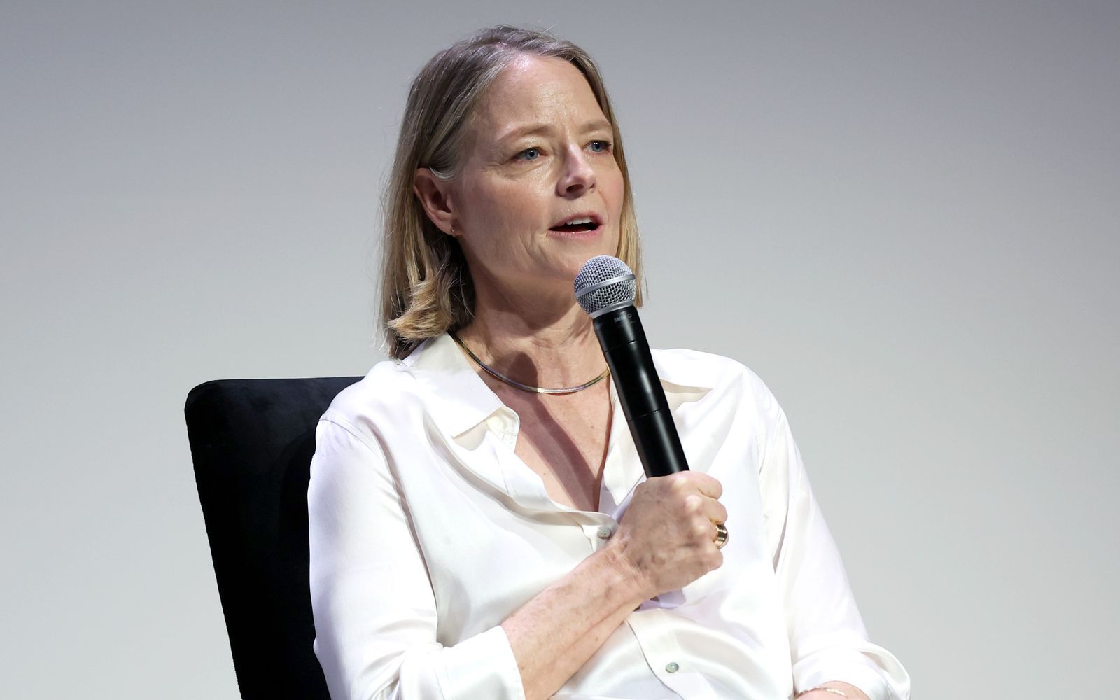 Im Rahmen eines Vortrages sprach Jodie Foster über die Rolle von KI im Filmgeschäft. (Bild: Getty Images / Dominik Bindl)