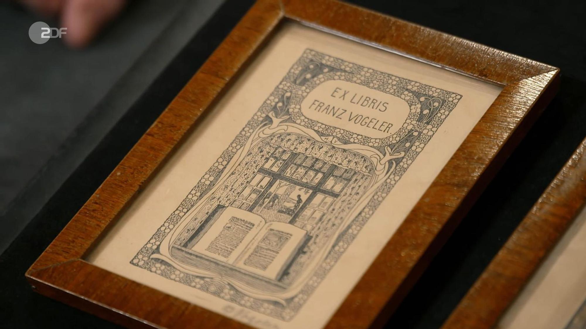 Die drei Ex Libris von Heinrich Vogeler aus den Jahren 1897, 1903 und 1907 wurden auf 600 bis 800 Euro geschätzt. Wolfgang Pauritsch ließ sich für die drei kleinen Bilder auf 750 Euro hochhandeln.
(Bild: ZDF)