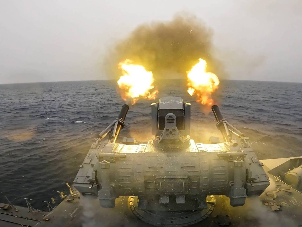 Ein russisches Kriegsschiff bei einem Manöver im Gewässer vor Severomorsk (Symbolfoto)