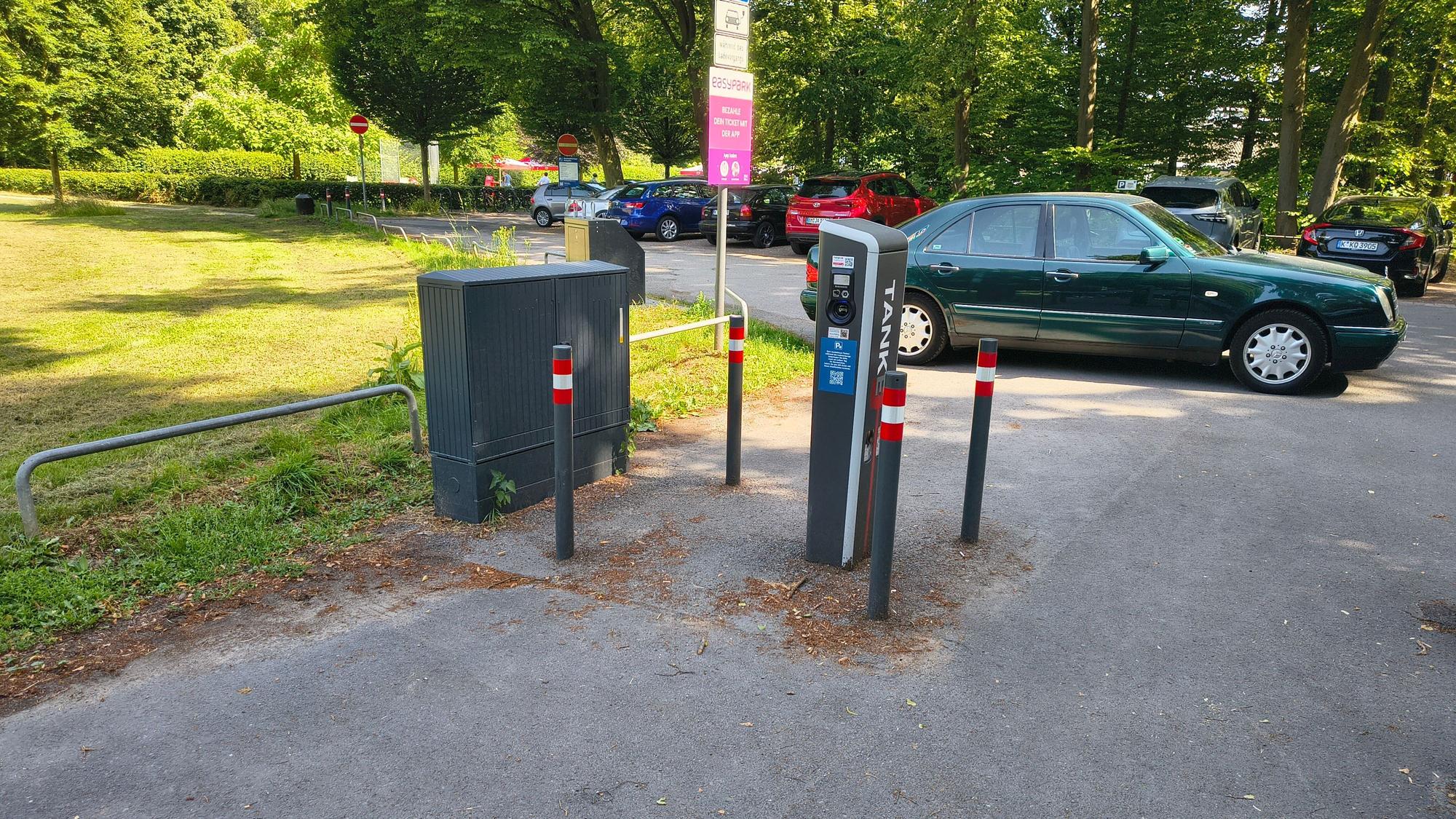Die E-Ladesäule am Parkplatz am „Haus am See“