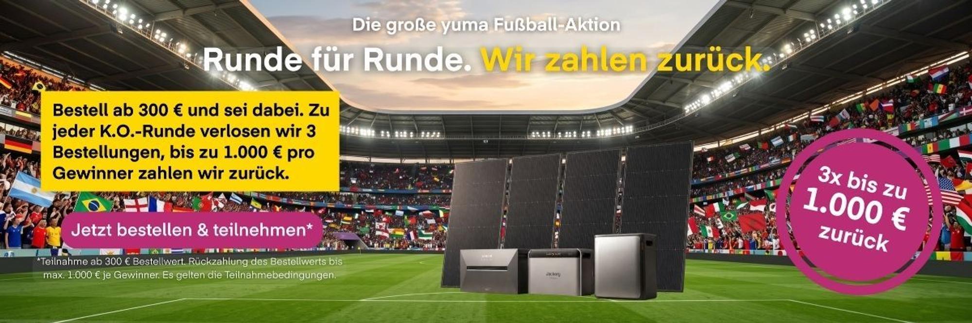 Grafik zur Yuma Fußball-Aktion mit Fußballstadion und Balkonkraftwerken im Hintergrund