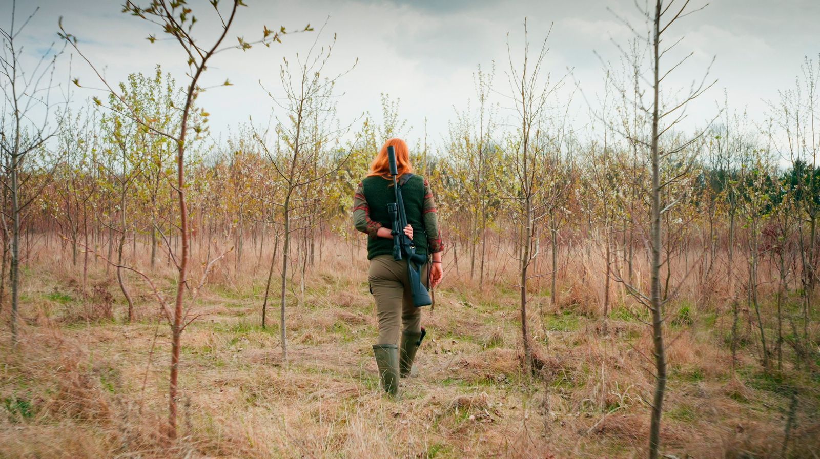 In einem Selbstversuch schleust sich ARD-Reporterin Lisa in einen Jagd-Crashkurs. Die Bedingungen, die dort herrschen schockieren. (Bild:  SWR/team.recherche)