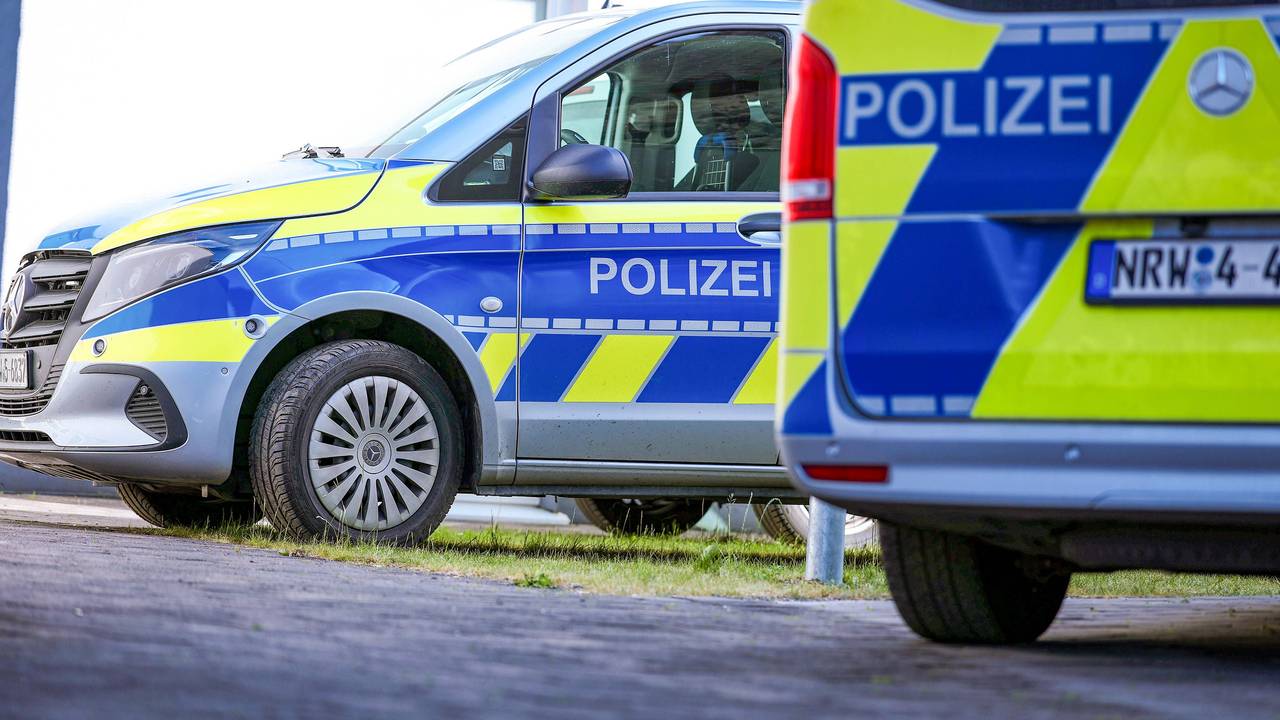 In Köln-Deutz haben drei Unbekannte eine Bäckerei überfallen (Symbolbild).